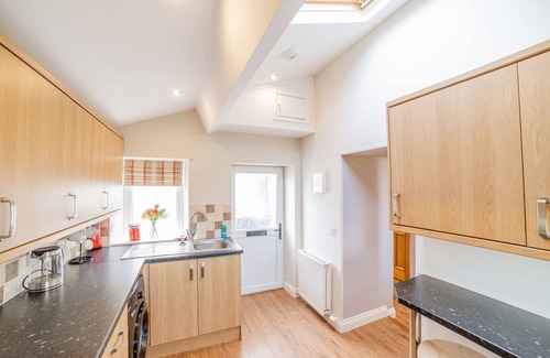 Kelton Cottage | Jocks Hoose - a cottage that sleeps 4 guests in 2 bedrooms