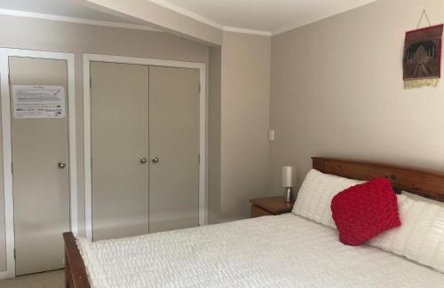 Greenlane - Ellerslie House | Joe & Mary's Comfy homestay room