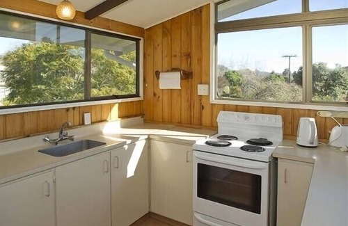 Cooks Beach Cottage | Joes Place - Cooks Beach Holiday Home