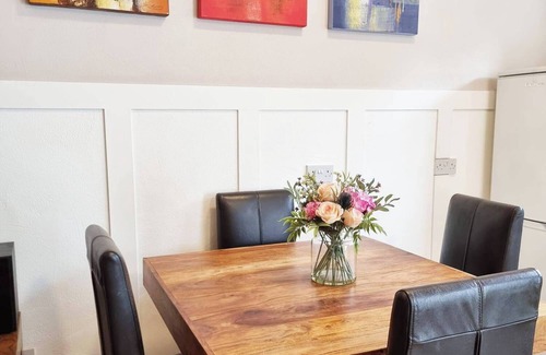 Headington Cottage | John Radcliffe Willow Cottage Free parking, 7 minutes from the heart of the city
