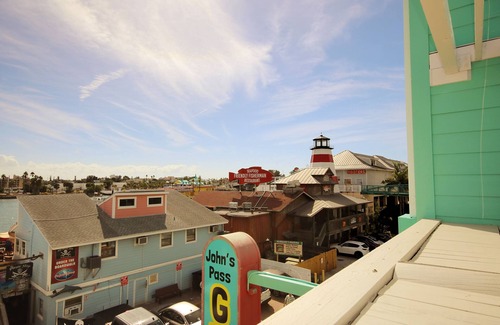 Madeira Beach Apartment | John's Pass Hotel