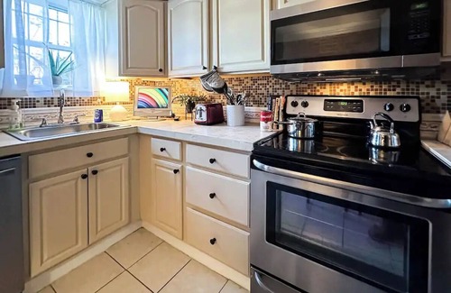 Downtown Baltimore House | Johns Hopkins Hospital - eScooter & Private Room