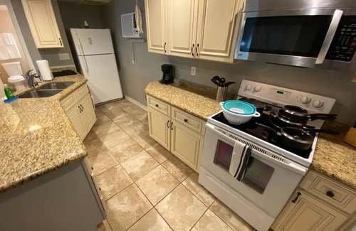 Capri Isle Apartment | Johns Pass Retreat! Water View! 5min Walk to Beach