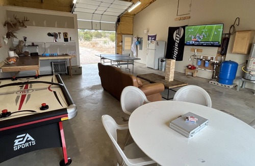 Johnson City House | Johnson City ranch house with HUGE game room and VIEWS for miles!