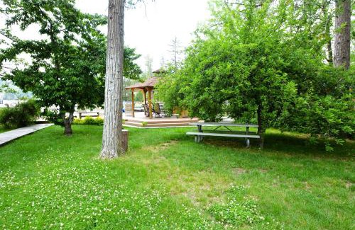Bass Lake House | Johnson Lake Frontreduced Nightly Rates