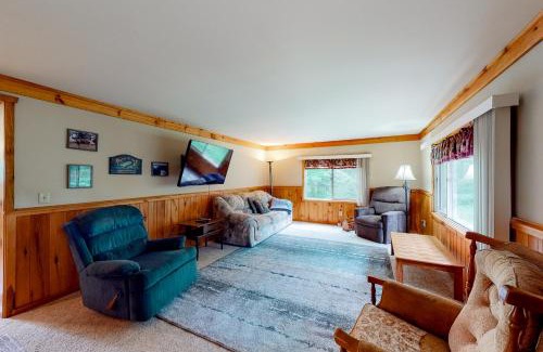 Arbor Vitae House | Johnson Lake Retreat