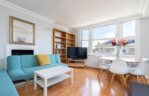 Kilburn Apartment | JOIVY Bright apt in West Hampstead