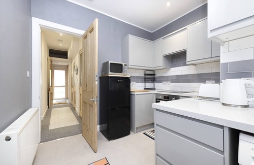 Leith Apartment | JOIVY Charming 1-Bed Ap Near Leith Links W/Patio