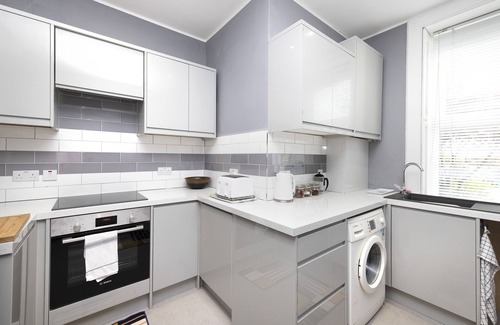 Leith Apartment | JOIVY Charming 1-Bed Ap Near Leith Links W/Patio