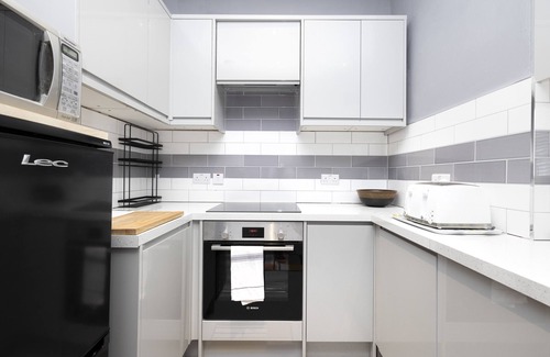 Leith Apartment | JOIVY Charming 1-Bed Ap Near Leith Links W/Patio