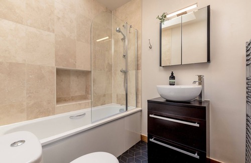 Stockbridge Apartment | JOIVY Charming mews flat near the Dean Bridge
