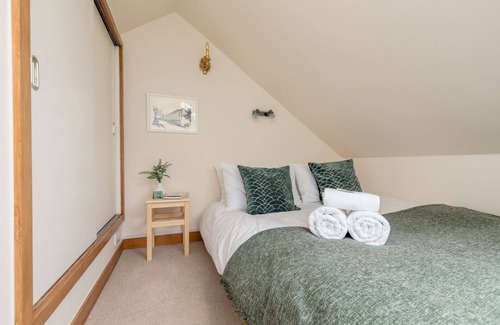 Stockbridge Apartment | JOIVY Charming mews flat near the Dean Bridge