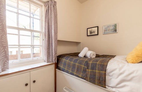 Stockbridge Apartment | JOIVY Charming mews flat near the Dean Bridge