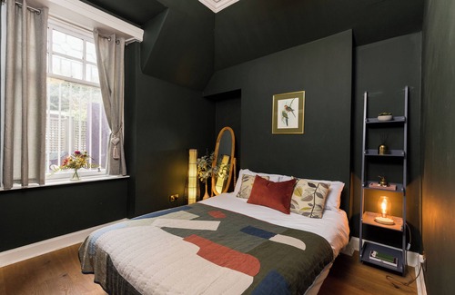 West End House | JOIVY Contemporary Cottage with Parking