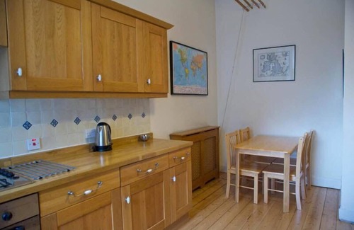 Bonnington Apartment | JOIVY Cosy 1-Bed Flat Near The Scottish Gallery