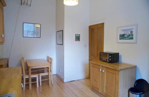 Bonnington Apartment | JOIVY Cosy 1-Bed Flat Near The Scottish Gallery