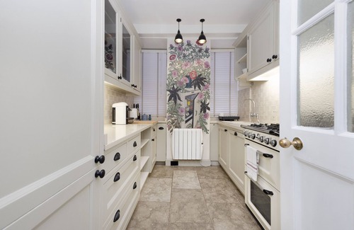 Leith Apartment | JOIVY Eclectic & Design Led 3Br Apt Near Edinburgh Castle