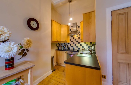 Marchmont Apartment | JOIVY Fabulous Ground-floor 3-bedroom Near Old Town