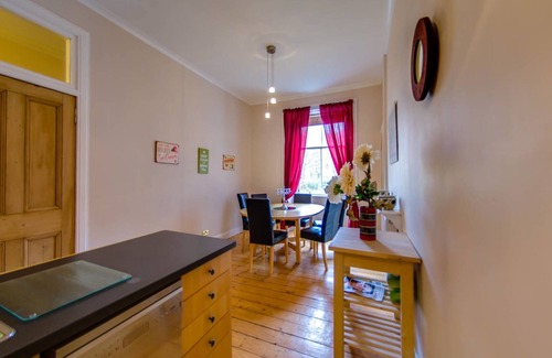 Marchmont Apartment | JOIVY Fabulous Ground-floor 3-bedroom Near Old Town