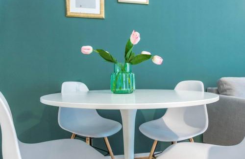 Fiera Apartment | JOIVY Fresh Family Apt for 5 near City Life