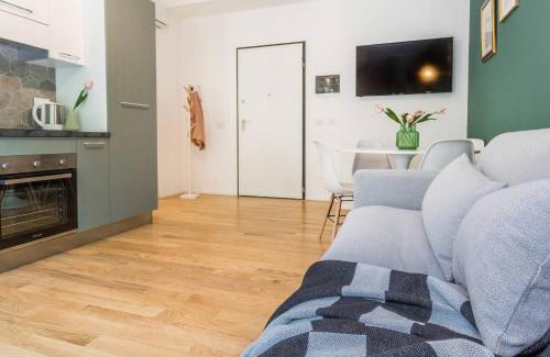 Fiera Apartment | JOIVY Fresh Family Apt for 5 near City Life