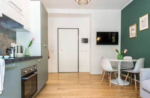 Fiera Apartment | JOIVY Fresh Family Apt for 5 near City Life