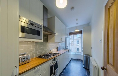 Stockbridge Apartment | JOIVY Luxury New Town Apartment
