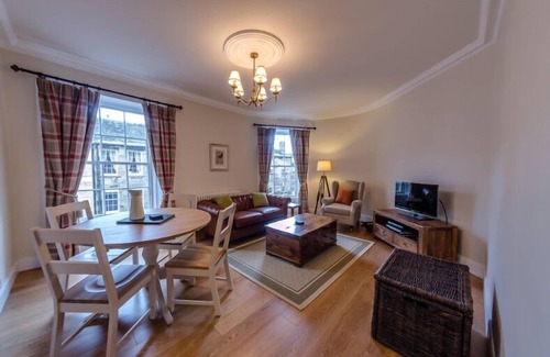 Stockbridge Apartment | JOIVY Luxury New Town Apartment