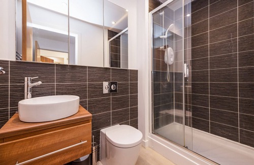 Ellemford Apartment | JOIVY Modern 2-bedroom flat near Inverleith Park