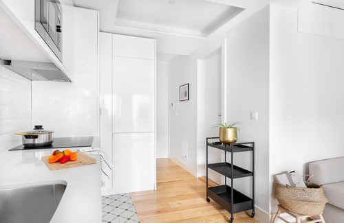 Merces Apartment | JOIVY Principe Real 2BR Apt w/Terrace nearby Botanical Garden of Lisbon
