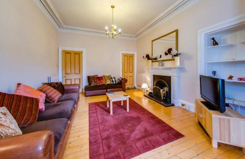 Marchmont Apartment | JOIVY Spacious Apartment next to The Meadows