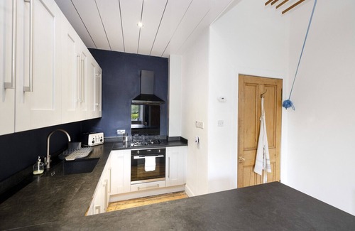 Merchiston Apartment | JOIVY Striking 1-bed apt near Fountain Park