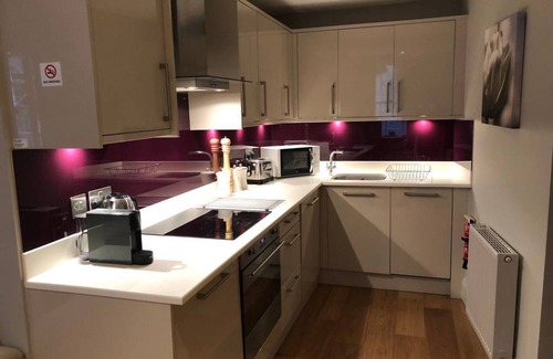 West End Apartment | JOIVY Super Central Luxury Edinburgh Apartment