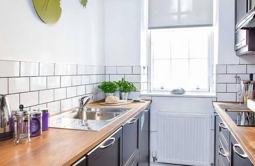 Old Town Apartment | JOIVY The Wee Palace by the Castle