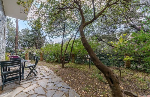 Cinque Terre Apartment | JOIVY Villa Monterosso Apartment Giardino
