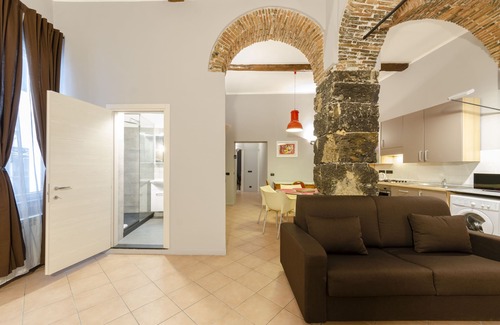 Molo Apartment | JOIVY Warm Family Flat For 9, Near Porto Antico