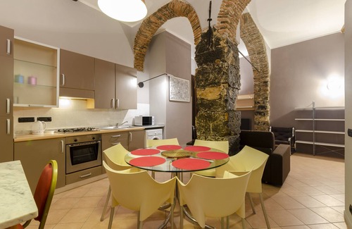 Molo Apartment | JOIVY Warm Family Flat For 9, Near Porto Antico