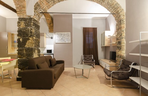 Molo Apartment | JOIVY Warm Family Flat For 9, Near Porto Antico
