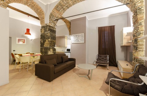 Molo Apartment | JOIVY Warm Family Flat For 9, Near Porto Antico