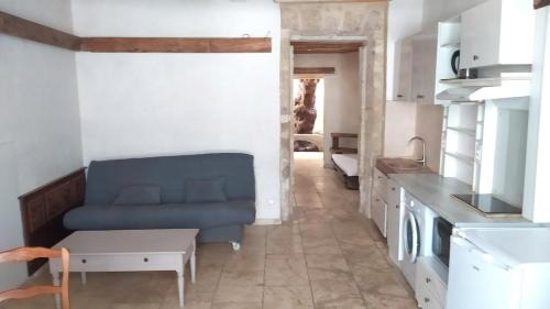 Orange Apartment | Joli T2 provençal plain-pied CV cour