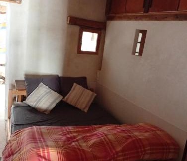 Orange Apartment | Joli T2 provençal plain-pied CV cour