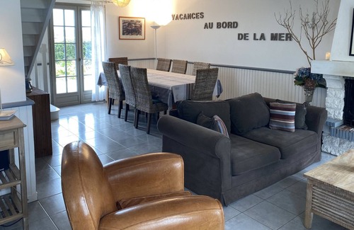 Erdeven Villa | Jolie Villa Typique Néo-Bretonne, 800m Plage - C54