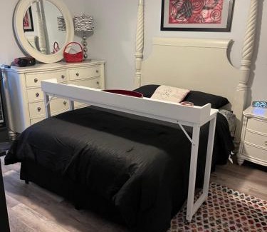 Ellendale House | Jolly Accommodations & Suite-Sleeps 10