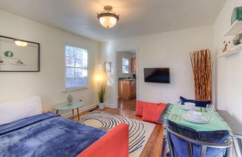 Midtown Apartment | Jolly Jefferson Ave Walk to the Best of Midtown