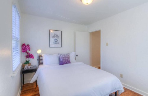 Midtown Apartment | Jolly Jefferson Ave Walk to the Best of Midtown