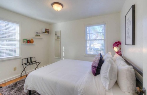 Midtown Apartment | Jolly Jefferson Ave Walk to the Best of Midtown