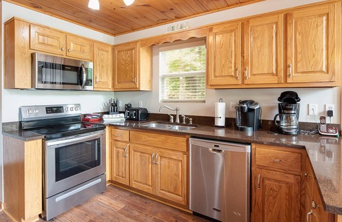 Lakeside Estates House | Jolly Mon-Lakefront cabin w/private dock & hot tub, community pool