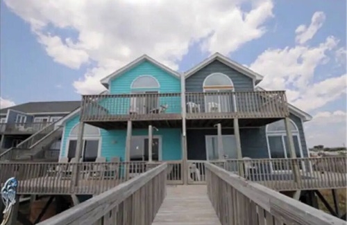 McCutcheon Field House | Jolly Roger- Oceanfront - Pet Friendly-Linens and Beach Towels provided