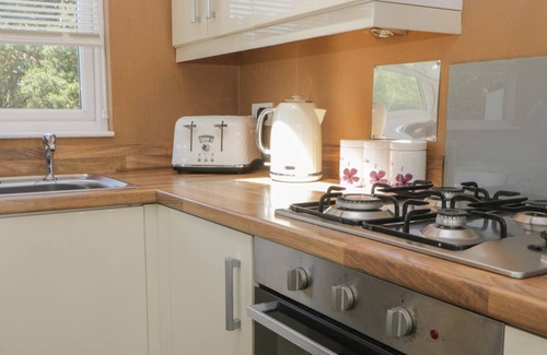 Cayton Bay Cabin | Jonstone Pines Lodge at Cayton Bay Holiday Park