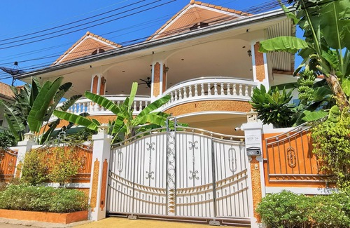 South Pattaya Villa | JOOPLAND Luxury Pool Villa Pattaya Walking Street 6 Bedrooms